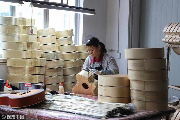 2019年4月10日,记者探访位于贵州省遵义市的"中国吉他制造之乡"正安县